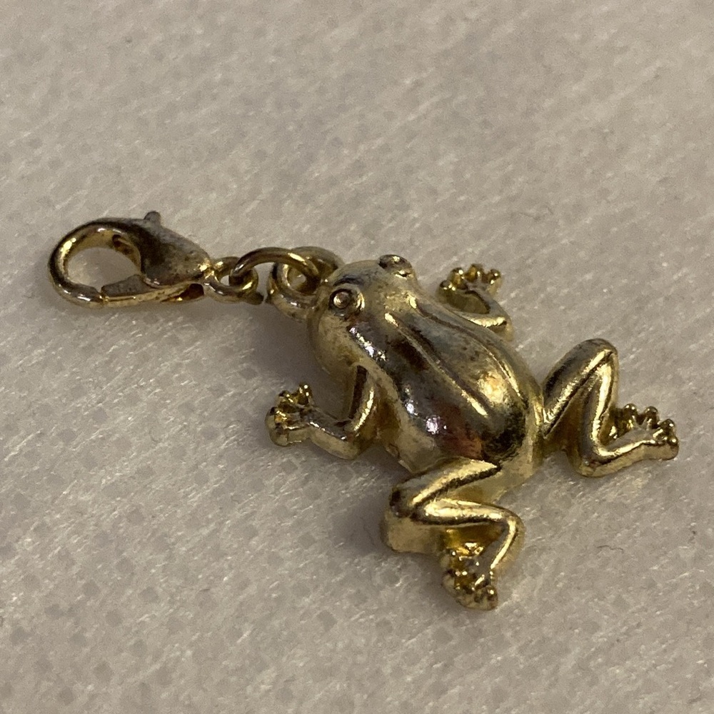 NWOT - San Juan - Diamonds International Hanging Coqui Frog Charm